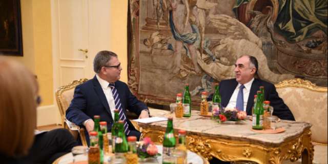 Azerbaijani FM meets with Czech counterpart